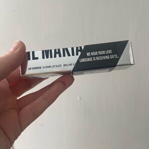 IL MAKIAGE Lip Service Hi-Shine Lip Glaze - Petty Crimes 571. NIB.